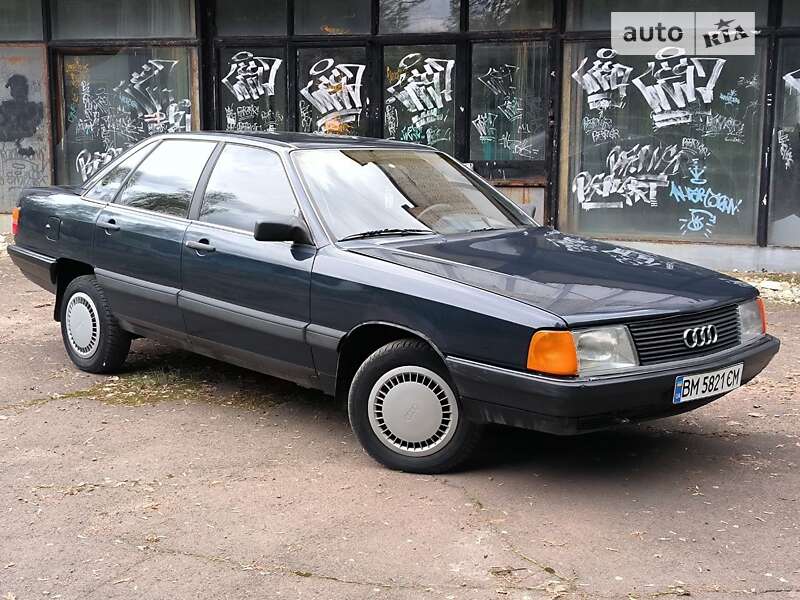 Седан Audi 100 1987 в Глухове