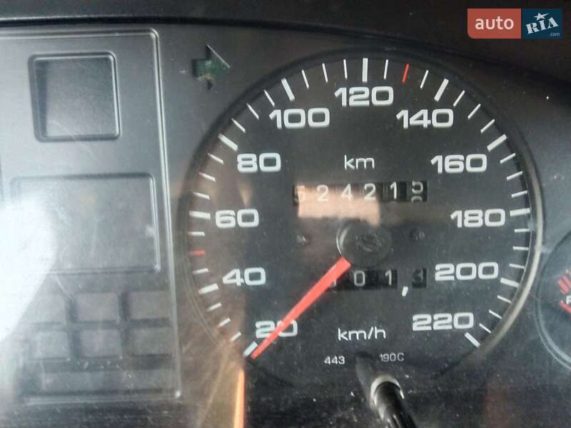 Седан Audi 100 1988 в Мукачево