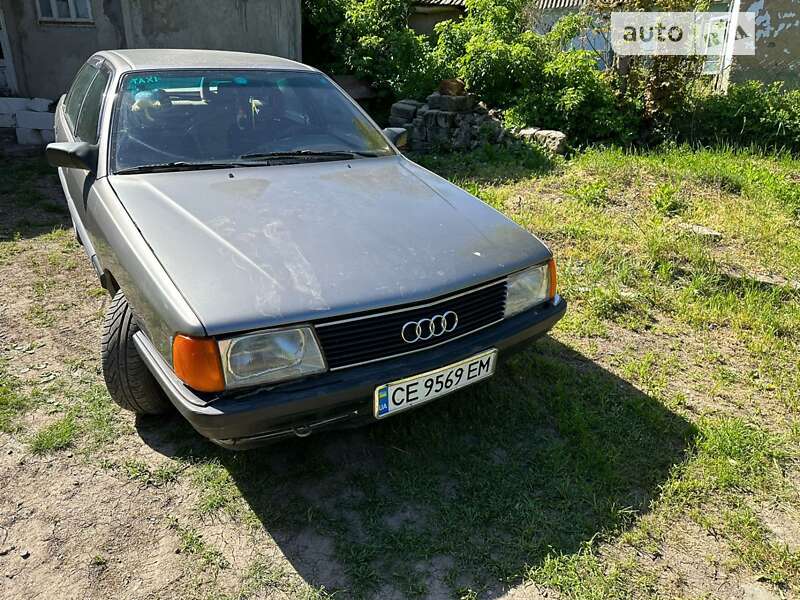 Седан Audi 100 1988 в Кельменцах