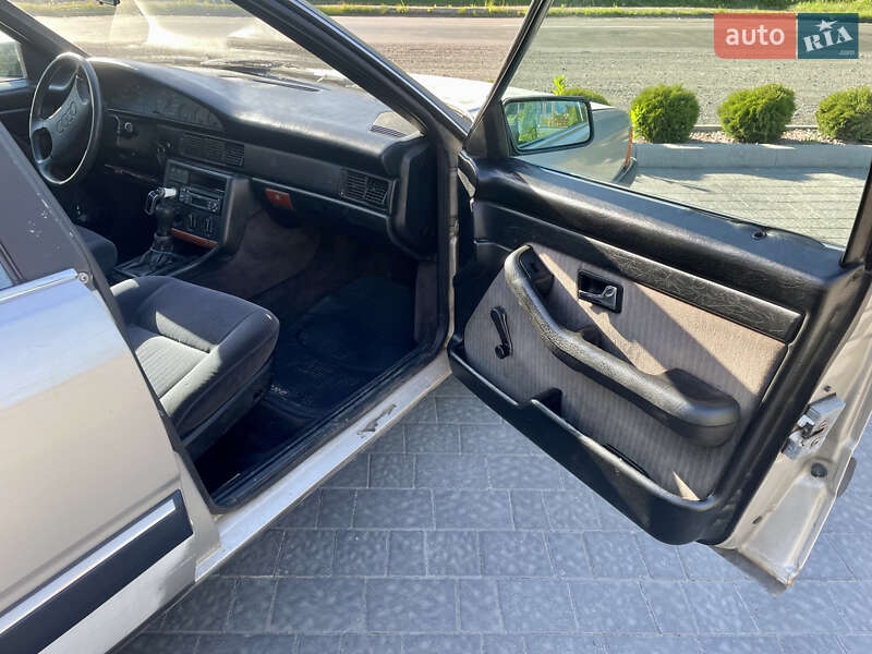 Седан Audi 100 1988 в Луцьку
