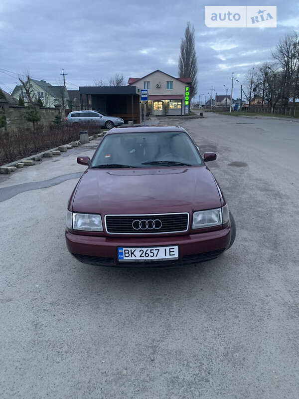 Седан Audi 100 1993 в Вараше
