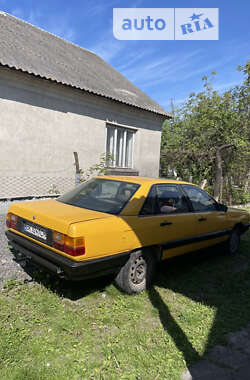 Седан Audi 100 1985 в Дубні