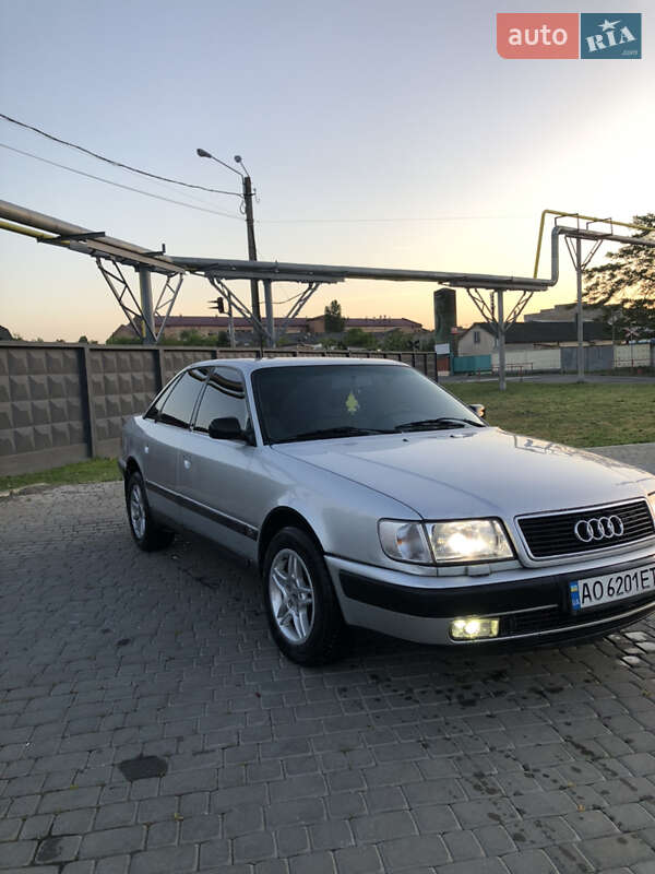 Седан Audi 100 1991 в Мукачево