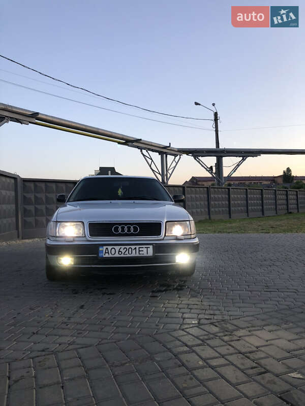 Седан Audi 100 1991 в Мукачево