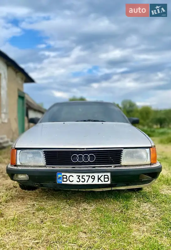 Audi 100