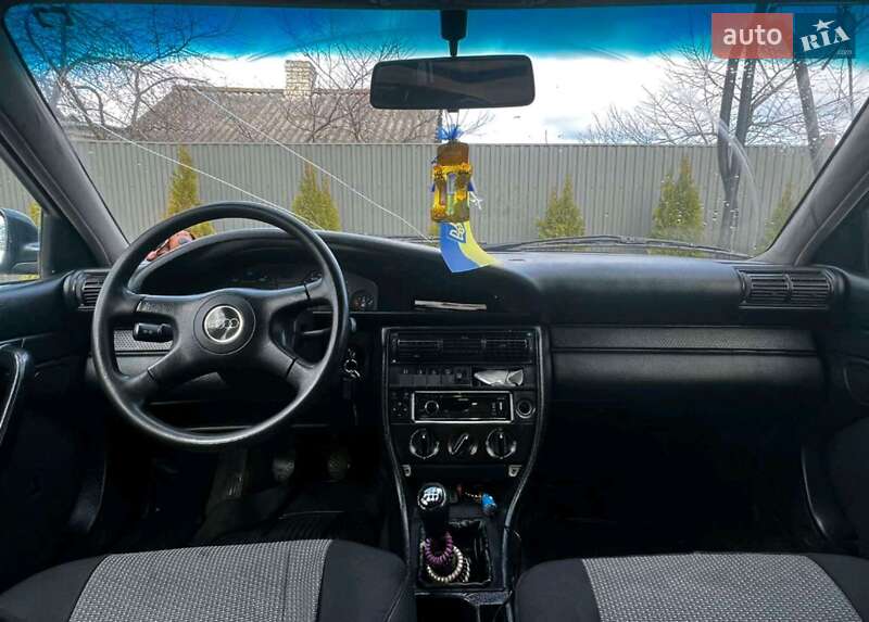 Седан Audi 100 1994 в Любешове