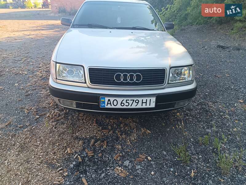 Седан Audi 100 1992 в Знаменовке