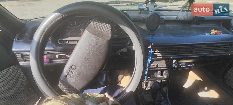 Седан Audi 100 1981 в Черняхове