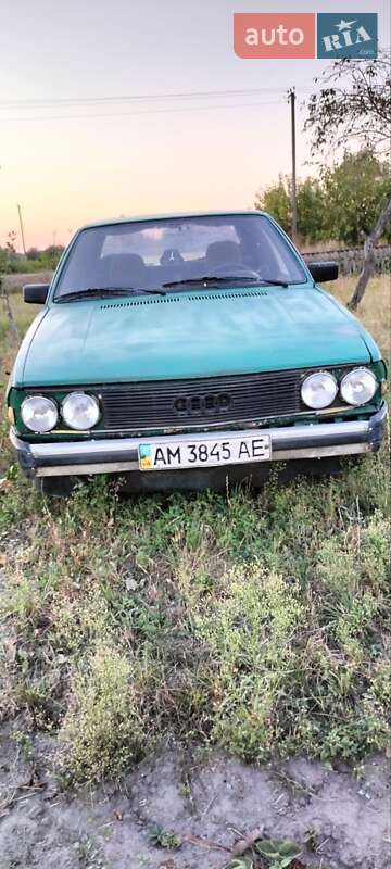 Седан Audi 100 1982 в Пулинах