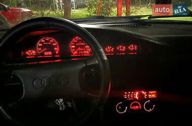 Седан Audi 100 1990 в 
