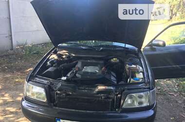 Седан Audi 100 1994 в Тараще