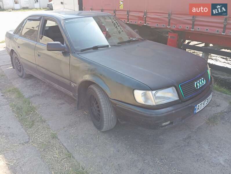 Седан Audi 100 1992 в Бурштині