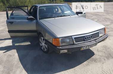 Седан Audi 100 1988 в Сарнах