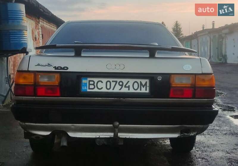 Седан Audi 100 1987 в Шептицькому