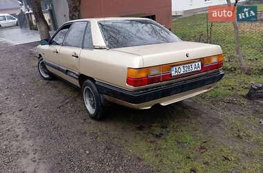 Седан Audi 100 1983 в Тячеве