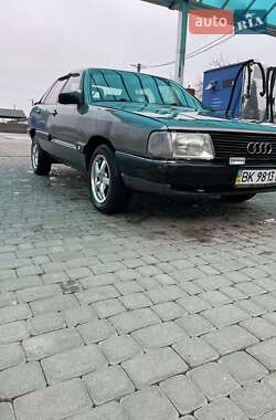 Седан Audi 100 1986 в Березному