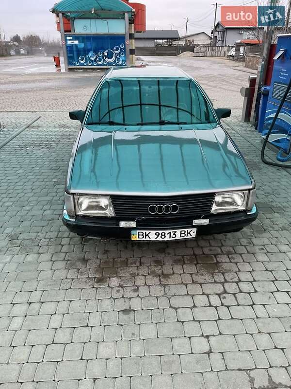 Седан Audi 100 1986 в Березному