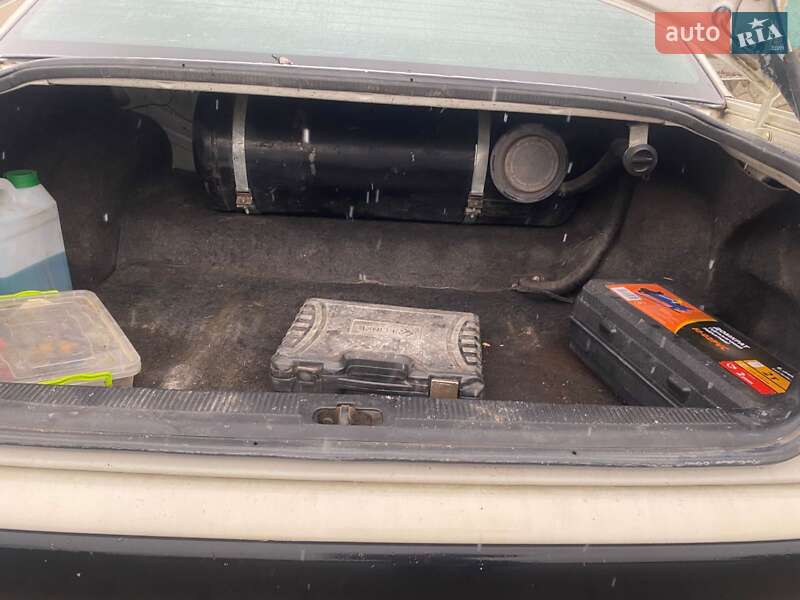 Седан Audi 100 1992 в Кельменцах