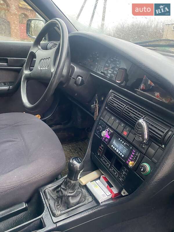 Седан Audi 100 1992 в Кельменцах