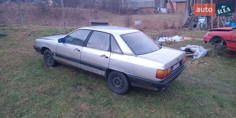 Седан Audi 100 1988 в 