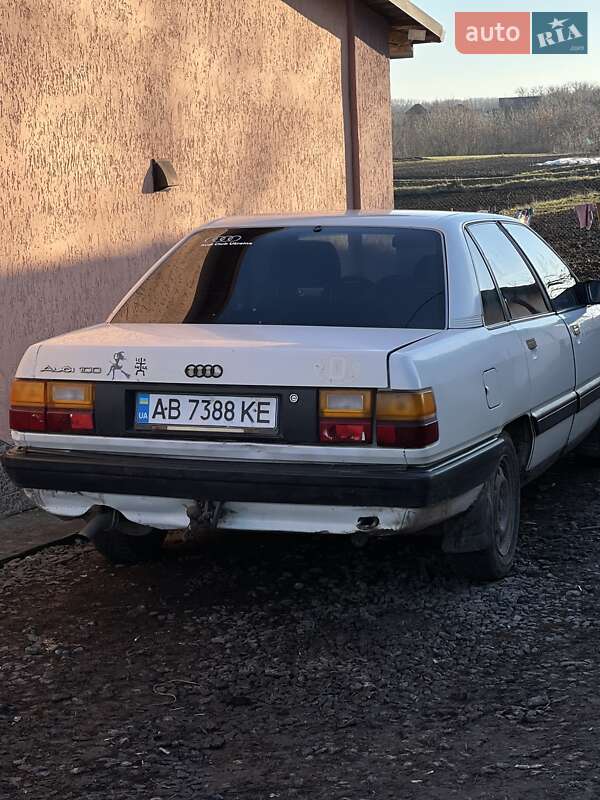 Седан Audi 100 1988 в Хмільнику