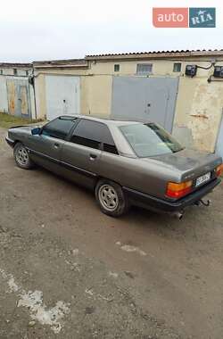 Седан Audi 100 1988 в Чорткові