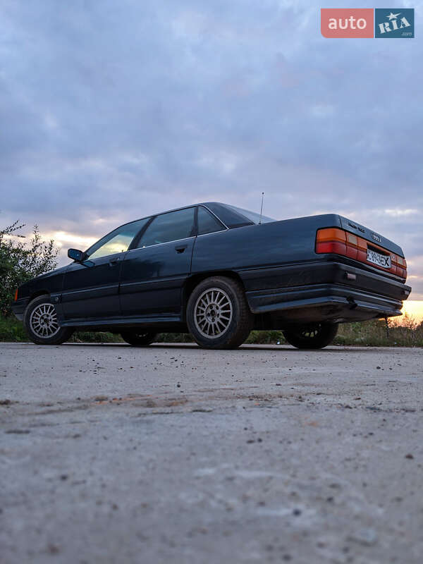 Седан Audi 100 1988 в 