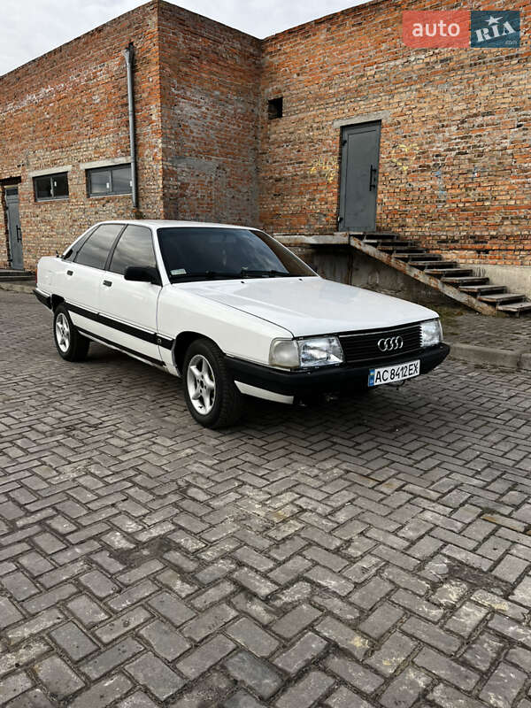 Седан Audi 100 1988 в Любомле