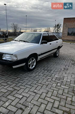 Седан Audi 100 1988 в 
