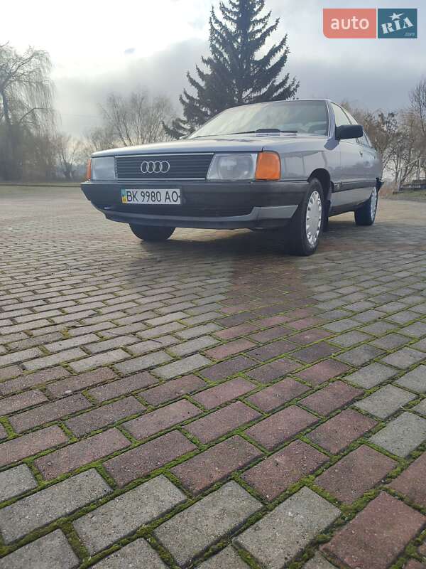 Седан Audi 100 1989 в 