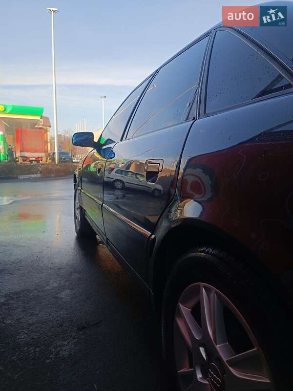 Седан Audi 100 1993 в Киеве