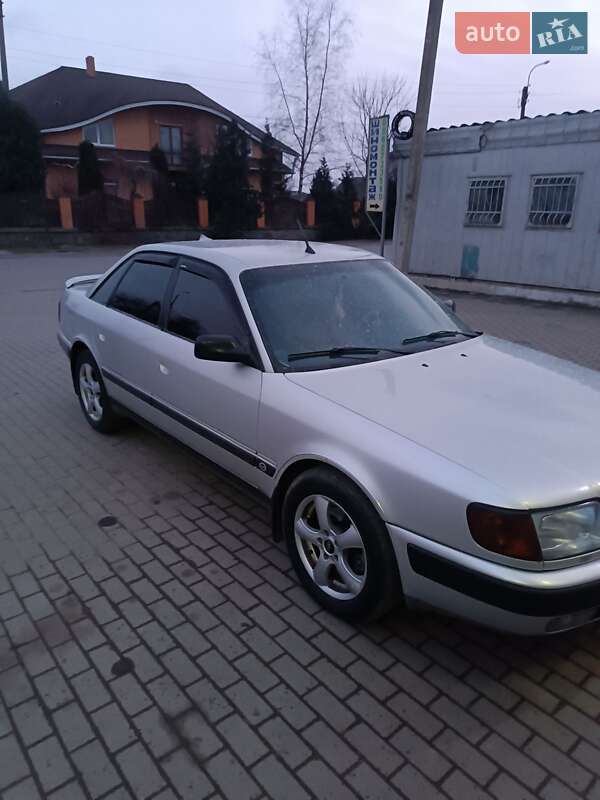 Седан Audi 100 1993 в Полонном