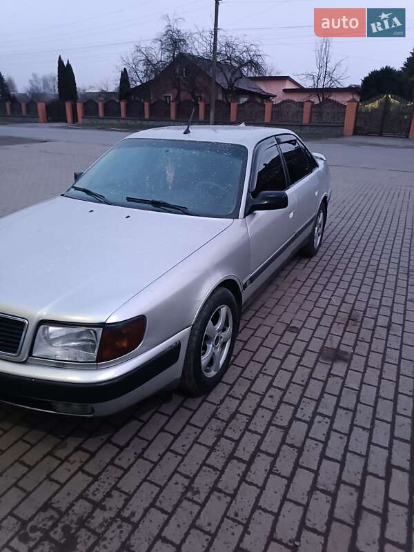 Седан Audi 100 1993 в Полонном
