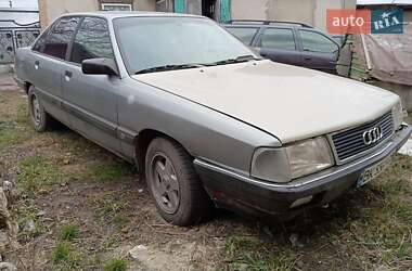 Седан Audi 100 1988 в Дубні