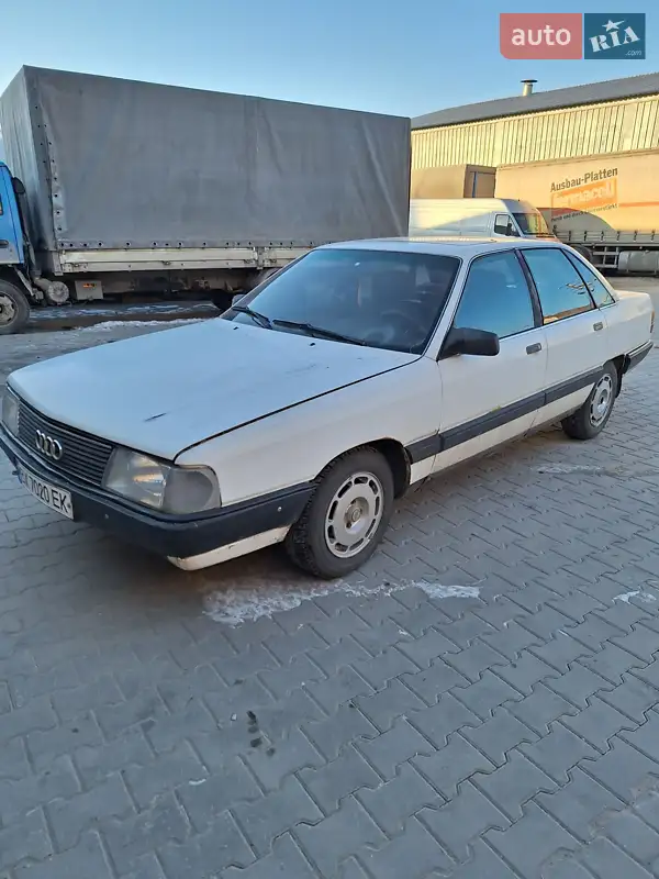 Audi 100
