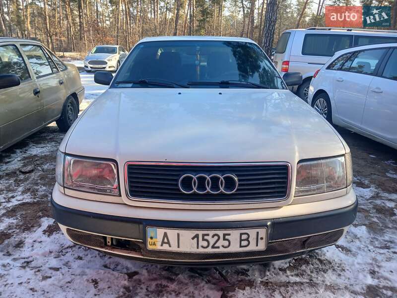 Седан Audi 100 1993 в Обухове