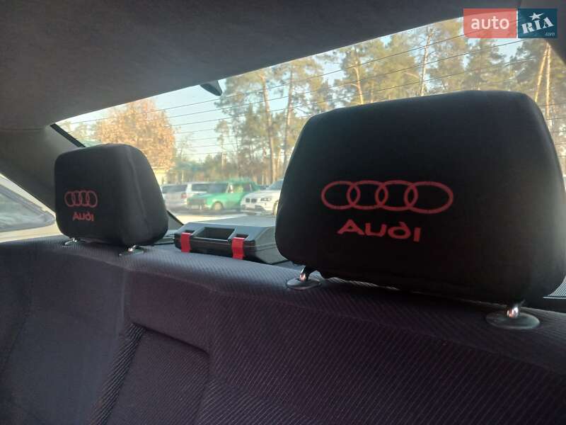 Седан Audi 100 1993 в Обухове