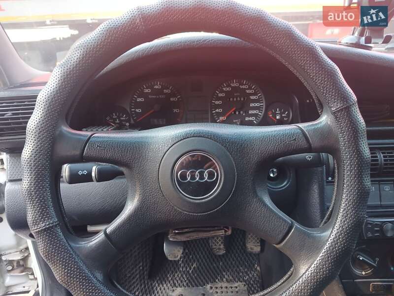 Седан Audi 100 1993 в Обухове