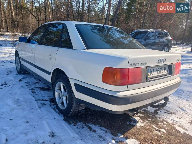 Седан Audi 100 1993 в Обухове