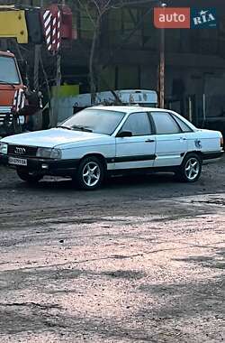 Седан Audi 100 1985 в 