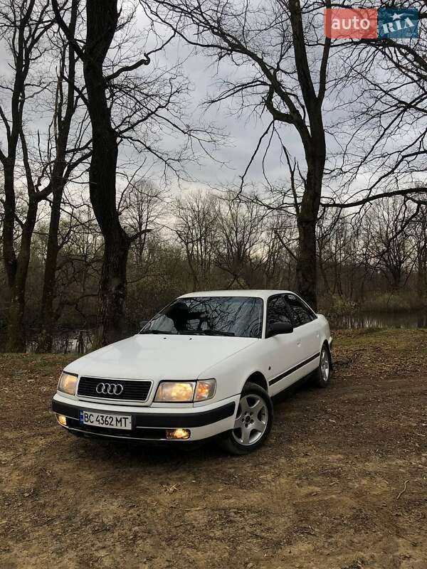 Седан Audi 100 1992 в Долине