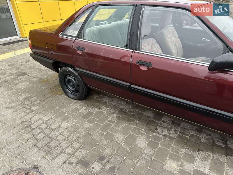 Седан Audi 100 1987 в Луцке