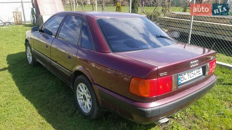 Седан Audi 100 1994 в Стрые