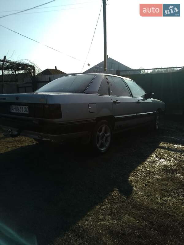 Седан Audi 100 1984 в Прилуках