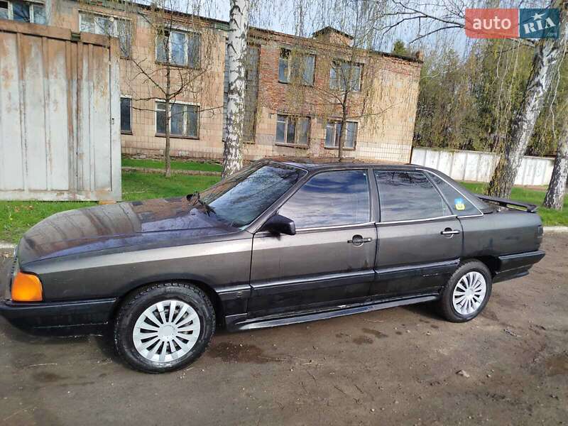 Седан Audi 100 1987 в Ромнах фото Седан Audi 100 1987 в Ромнах