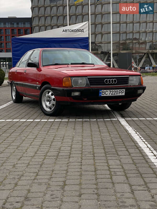 Седан Audi 100 1988 в Львові