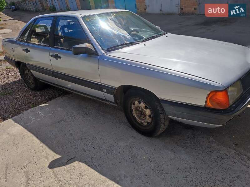 Седан Audi 100 1985 в Дніпрі