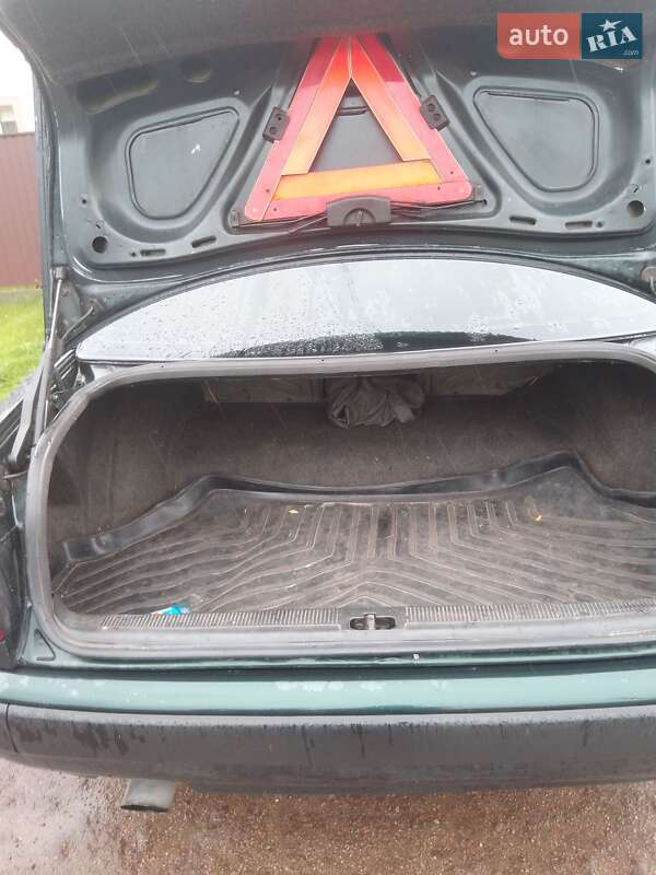 Седан Audi 100 1992 в Яготине