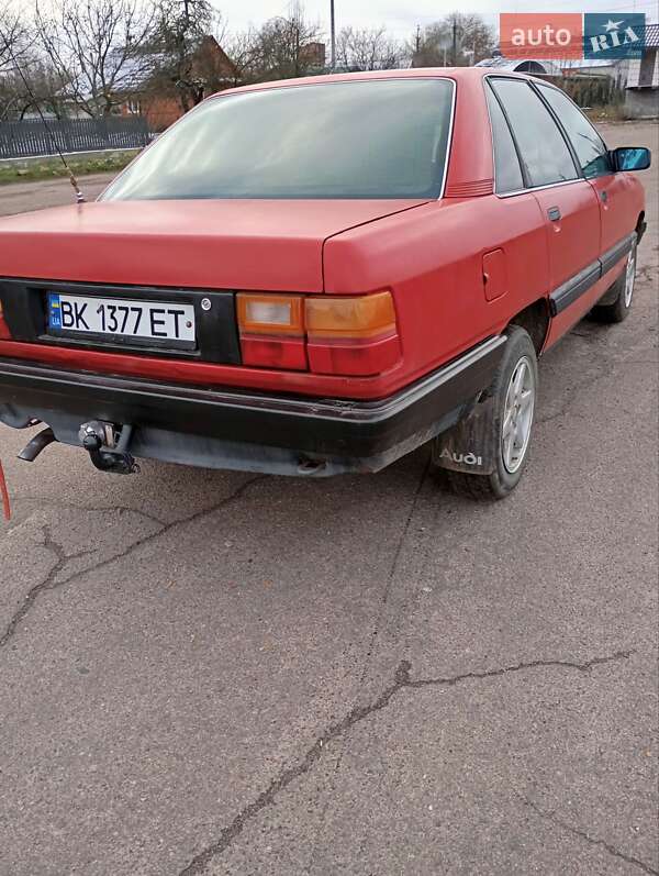 Седан Audi 100 1990 в Зарічному