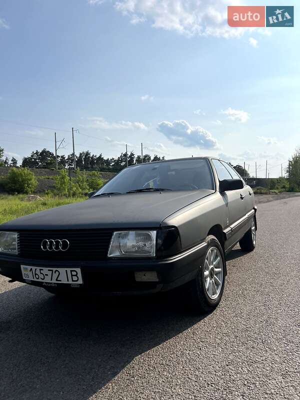 Седан Audi 100 1983 в Володимирі